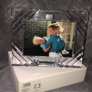 NIB Mikasa glass picture frame 5x7 self-standing